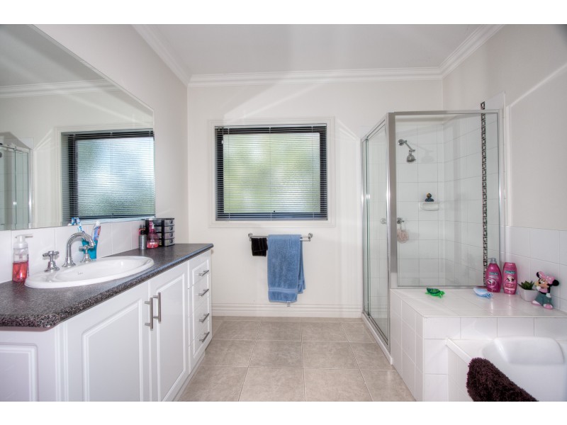 Unit 4/16 Calthorpe Street, Gisborne VIC 3437