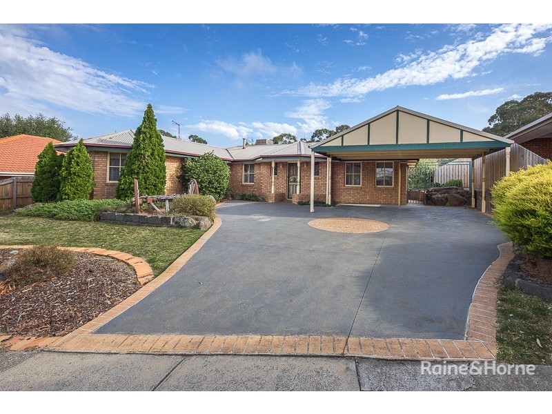55 BALMORAL CIRCUIT, Sunbury VIC 3429