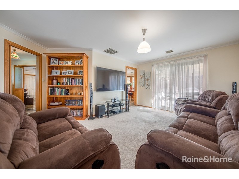 55 BALMORAL CIRCUIT, Sunbury VIC 3429