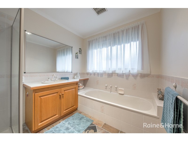 55 BALMORAL CIRCUIT, Sunbury VIC 3429