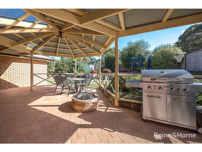 55 BALMORAL CIRCUIT, Sunbury VIC 3429