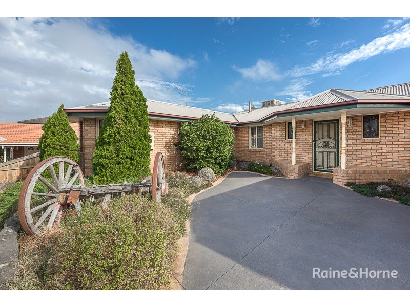 55 BALMORAL CIRCUIT, Sunbury VIC 3429