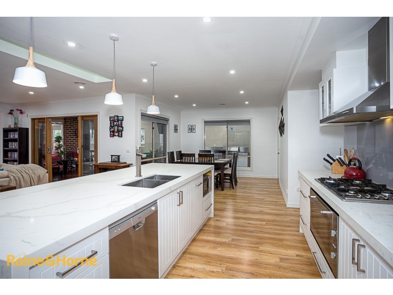 13 Possum Tail Run, Sunbury VIC 3429