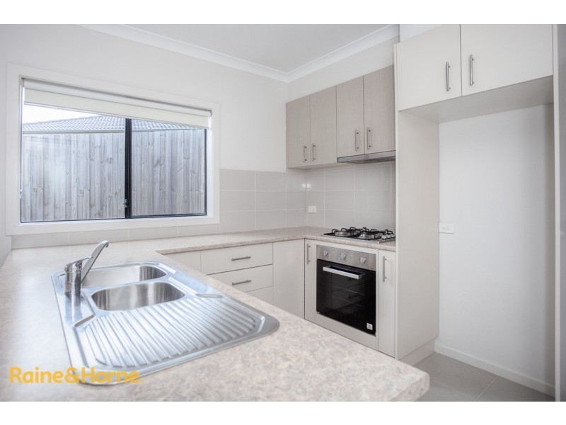 8/8 Pads Way, Sunbury VIC 3429