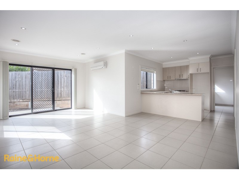 8/8 Pads Way, Sunbury VIC 3429