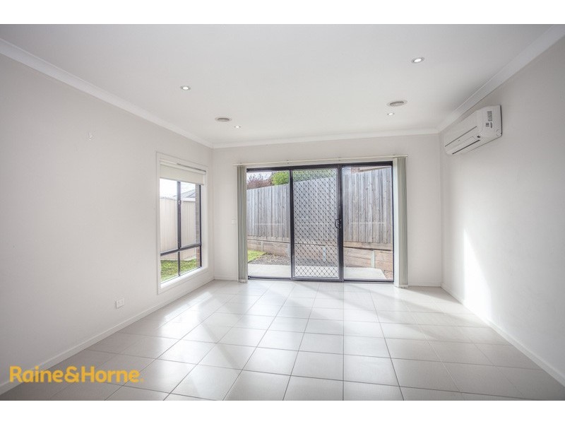 8/8 Pads Way, Sunbury VIC 3429