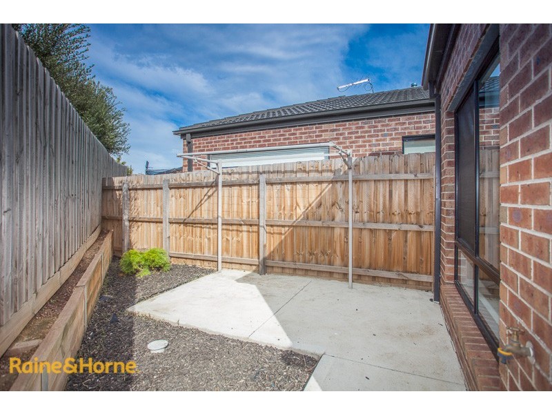 8/8 Pads Way, Sunbury VIC 3429
