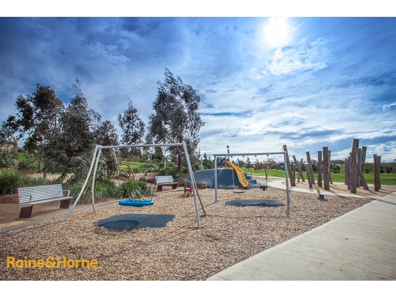 8/8 Pads Way, Sunbury VIC 3429