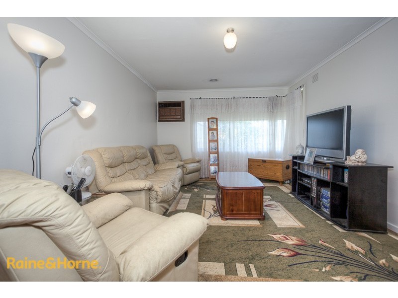 5 Hood Crescent, Sunbury VIC 3429