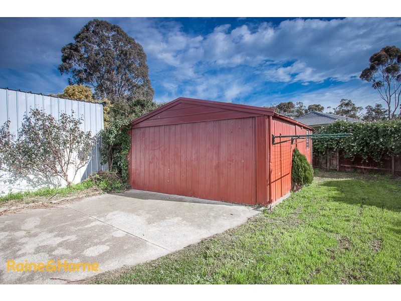 5 Hood Crescent, Sunbury VIC 3429