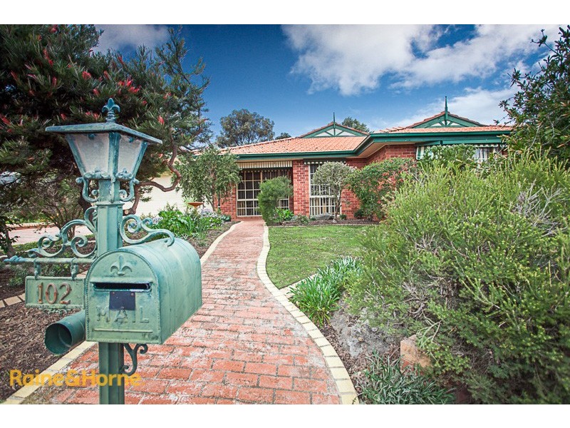 102 Yellowgum Boulevard, Sunbury VIC 3429