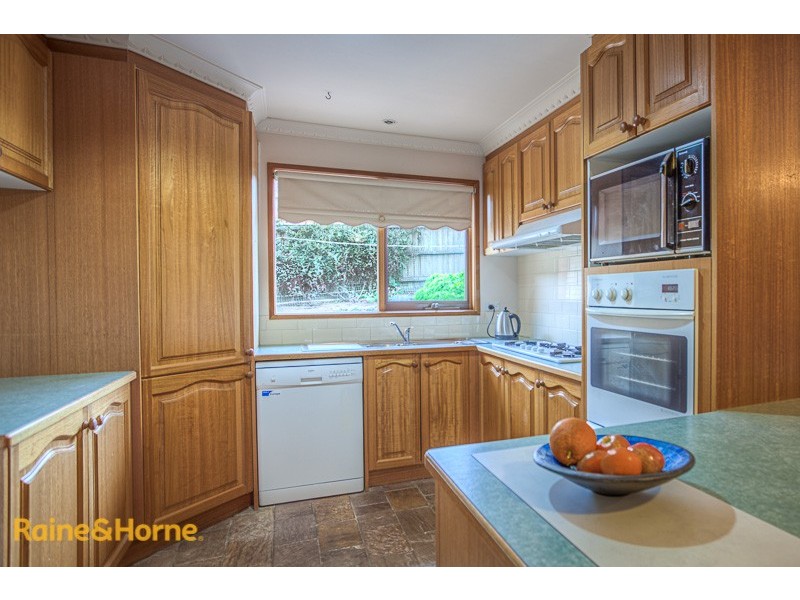 102 Yellowgum Boulevard, Sunbury VIC 3429