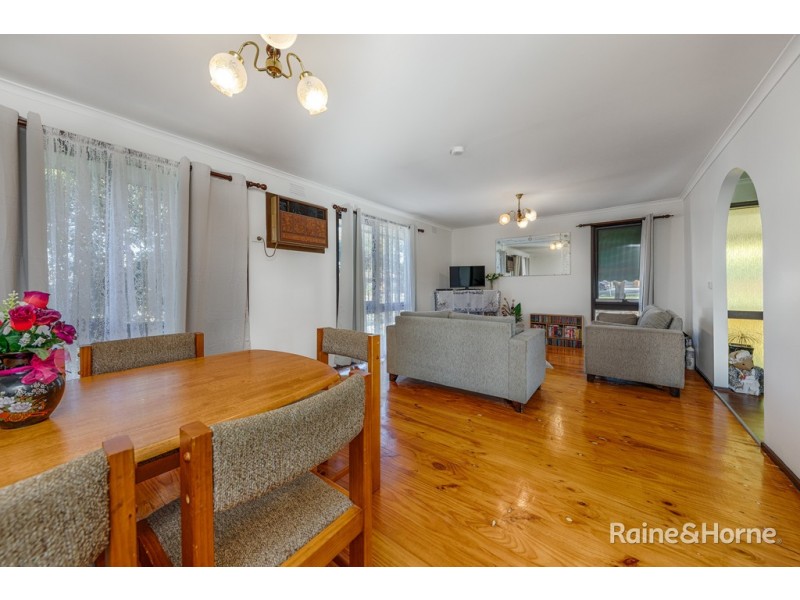 6 McEwen Drive, Sunbury VIC 3429