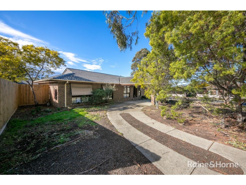 6 McEwen Drive, Sunbury VIC 3429