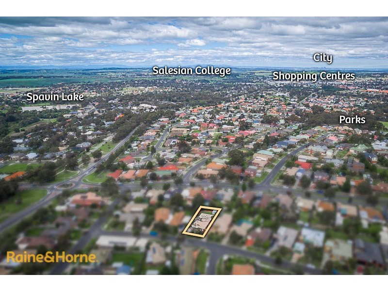 5 Lawrence Avenue, Sunbury VIC 3429