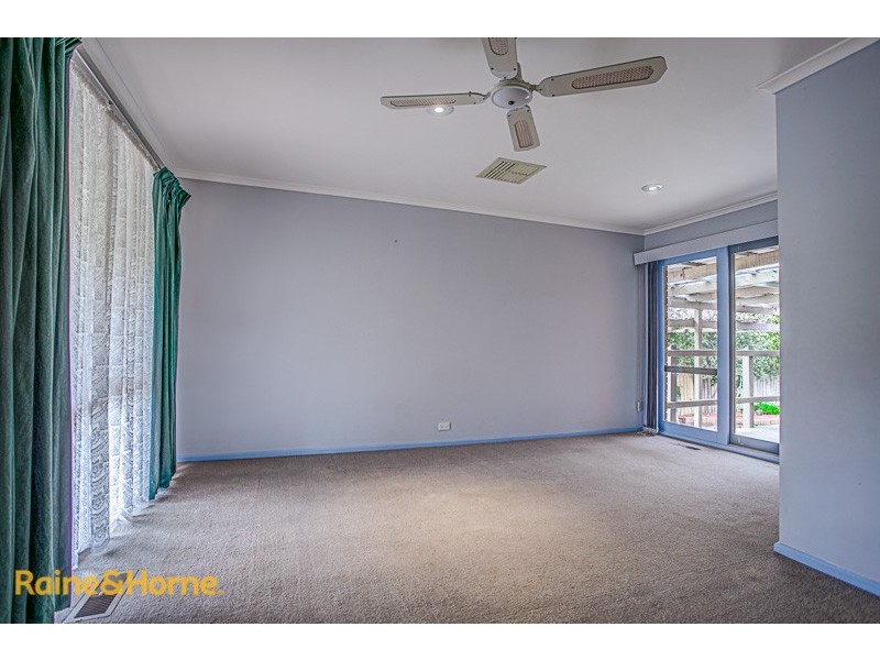 5 Lawrence Avenue, Sunbury VIC 3429