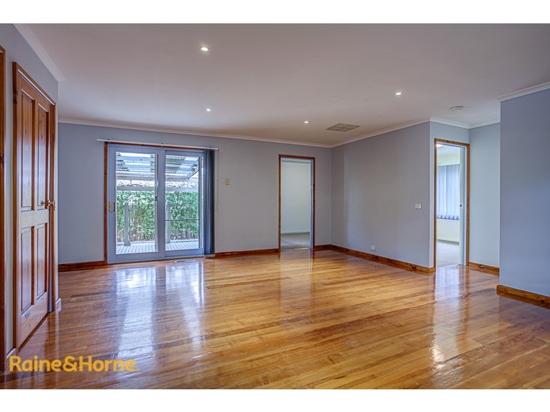 5 Lawrence Avenue, Sunbury VIC 3429