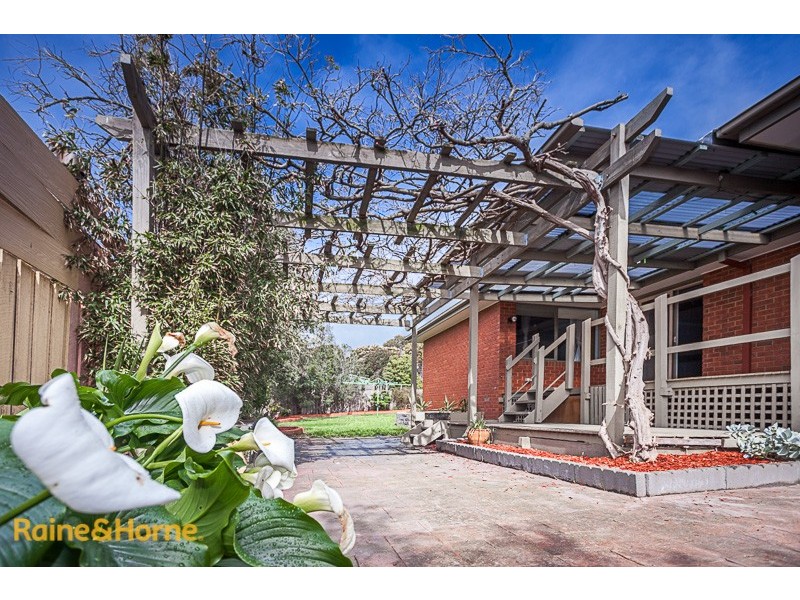 5 Lawrence Avenue, Sunbury VIC 3429
