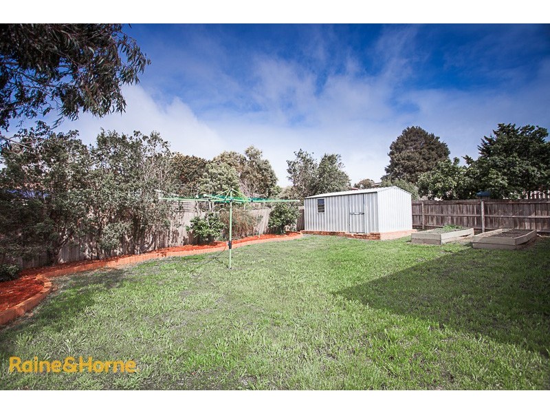 5 Lawrence Avenue, Sunbury VIC 3429