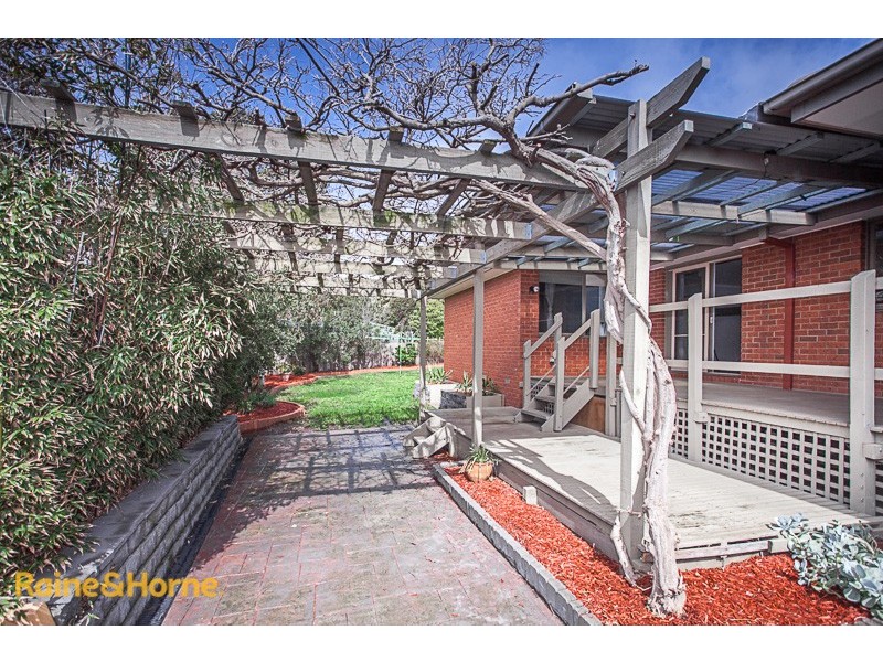 5 Lawrence Avenue, Sunbury VIC 3429