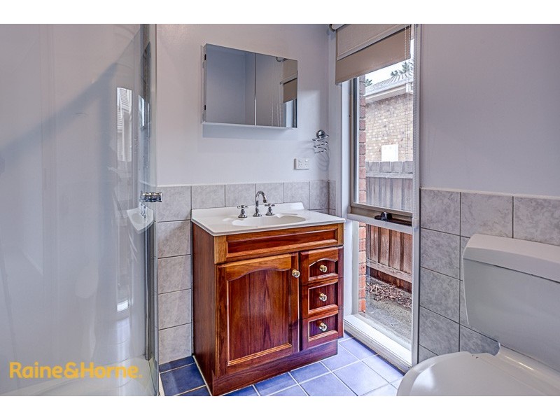 5 Lawrence Avenue, Sunbury VIC 3429