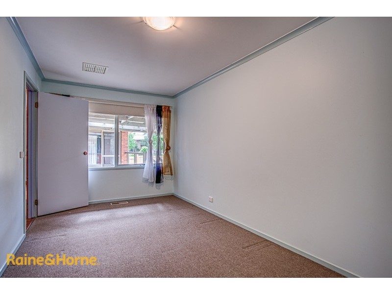 5 Lawrence Avenue, Sunbury VIC 3429