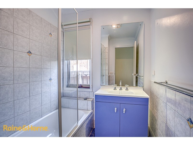 5 Lawrence Avenue, Sunbury VIC 3429
