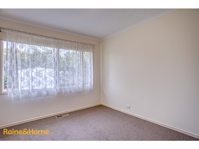 5 Lawrence Avenue, Sunbury VIC 3429