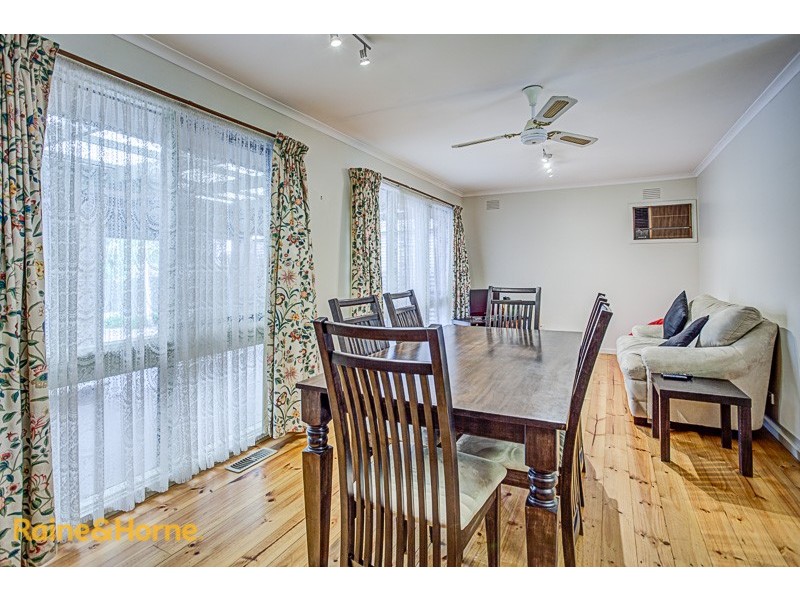 61 Higgins Avenue, Sunbury VIC 3429
