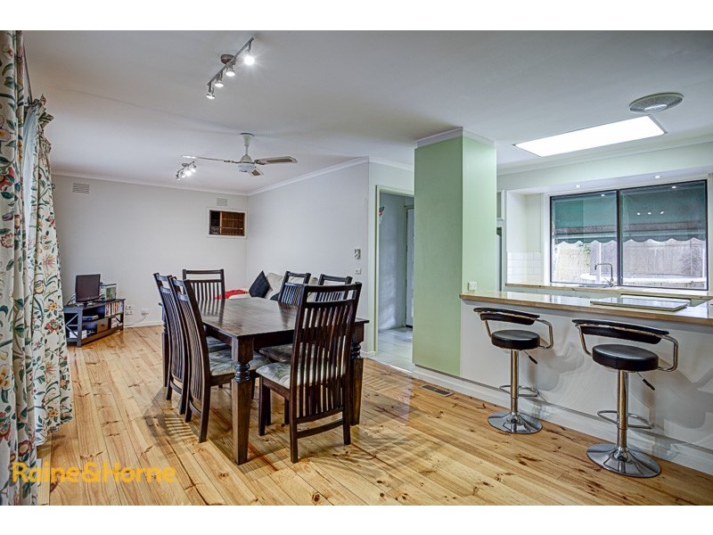 61 Higgins Avenue, Sunbury VIC 3429