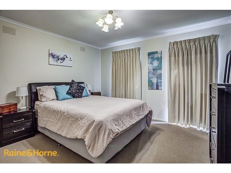 61 Higgins Avenue, Sunbury VIC 3429
