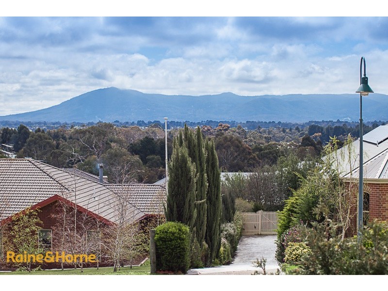 6 Kurung Court West, Gisborne VIC 3437