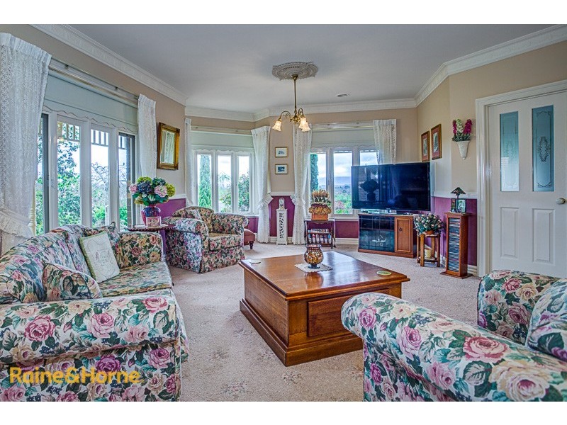 6 Kurung Court West, Gisborne VIC 3437