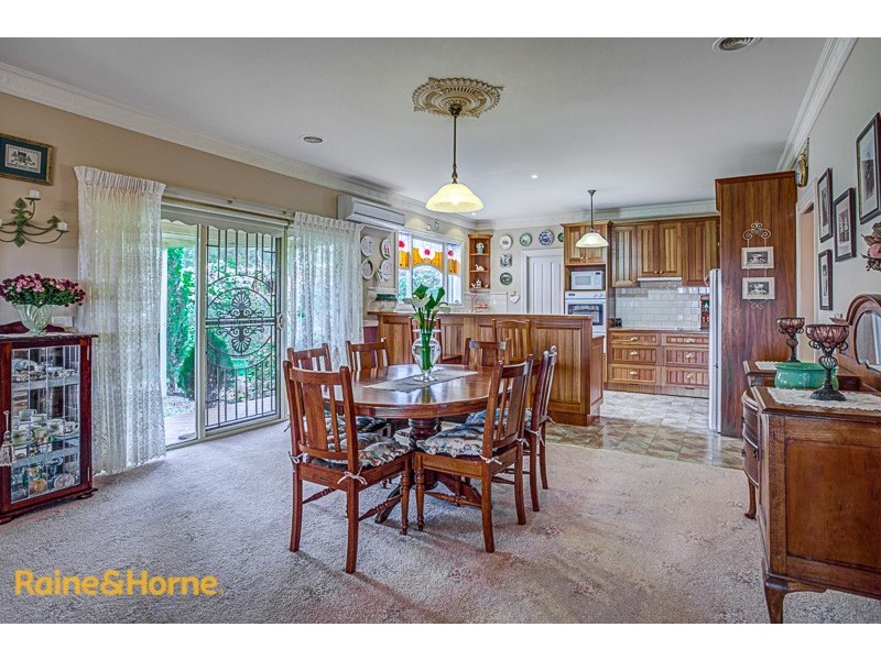 6 Kurung Court West, Gisborne VIC 3437