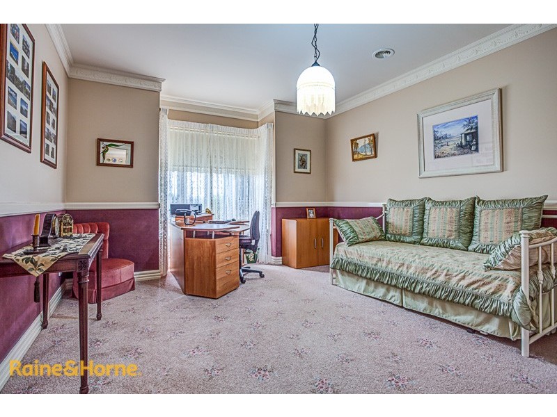 6 Kurung Court West, Gisborne VIC 3437