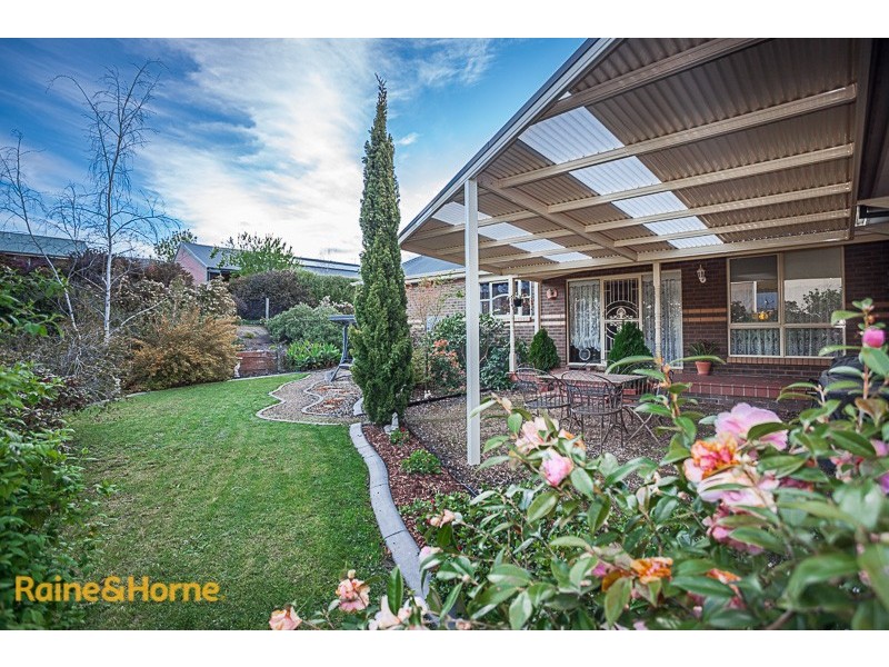 6 Kurung Court West, Gisborne VIC 3437