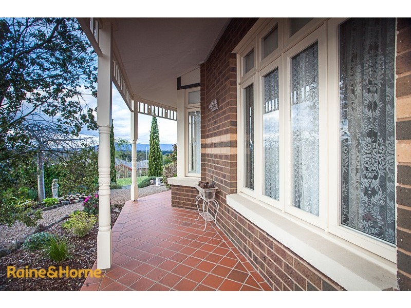 6 Kurung Court West, Gisborne VIC 3437