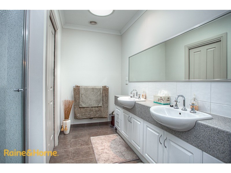 46 The Skyline, Sunbury VIC 3429