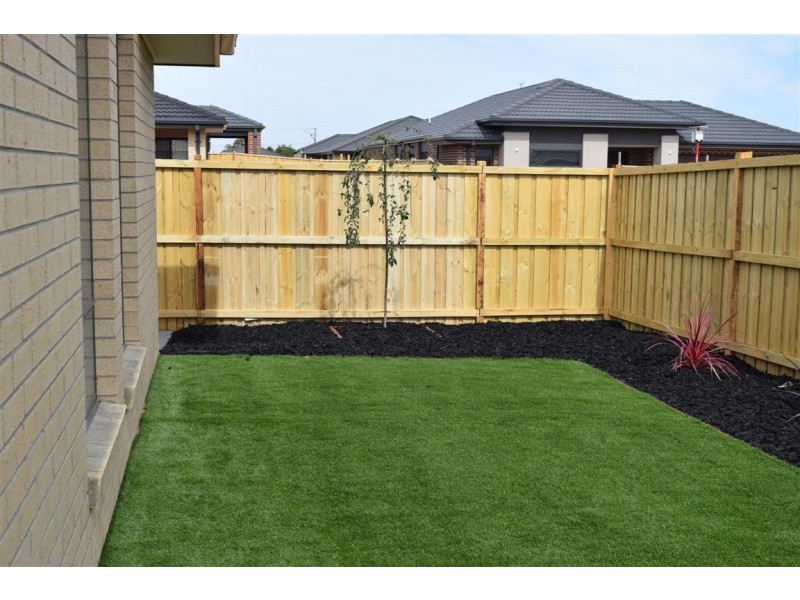 8 Rockfern Crescent, Diggers Rest VIC 3427