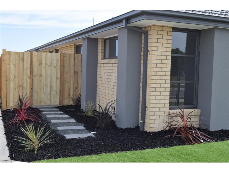 8 Rockfern Crescent, Diggers Rest VIC 3427
