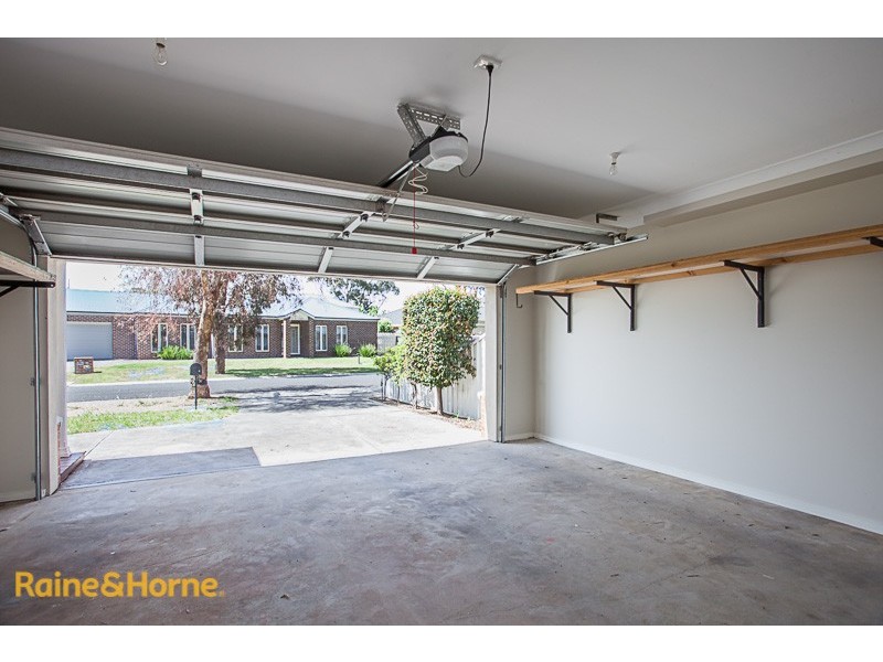 19 Hoya Place, Sunbury VIC 3429