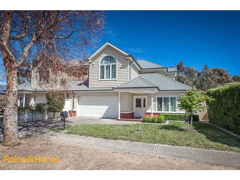 19 Hoya Place, Sunbury VIC 3429
