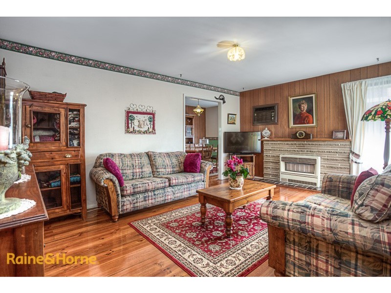 7 Melba Avenue, Sunbury VIC 3429