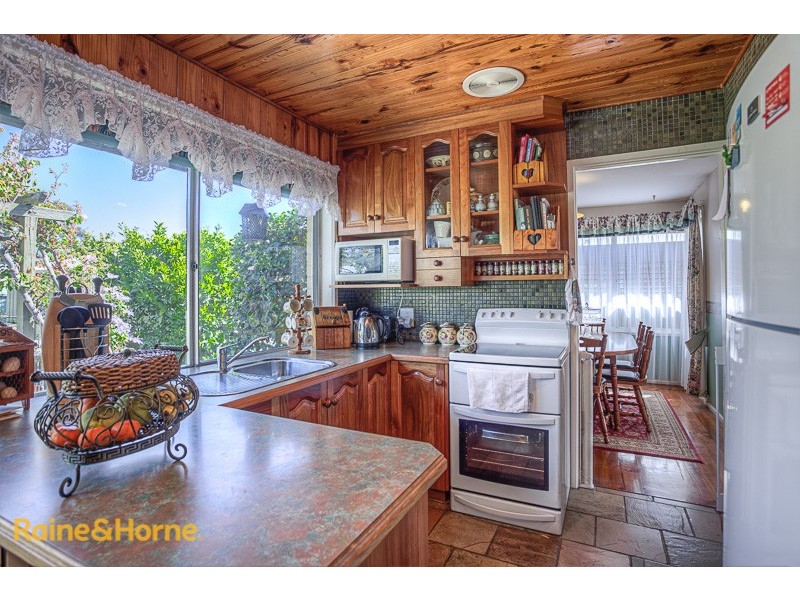 7 Melba Avenue, Sunbury VIC 3429