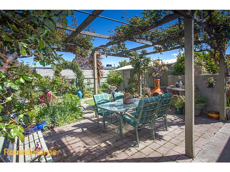 7 Melba Avenue, Sunbury VIC 3429