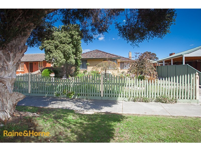 7 Melba Avenue, Sunbury VIC 3429