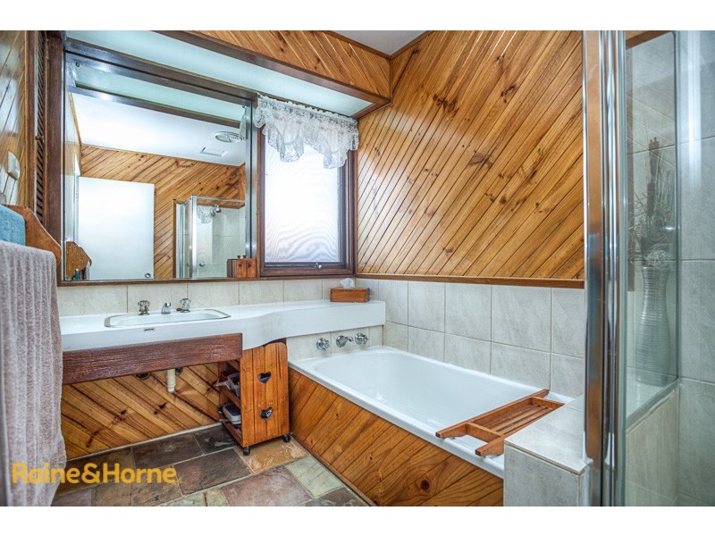 7 Melba Avenue, Sunbury VIC 3429