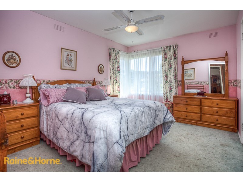 7 Melba Avenue, Sunbury VIC 3429