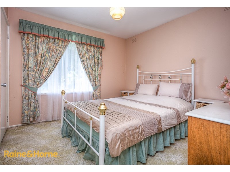 7 Melba Avenue, Sunbury VIC 3429