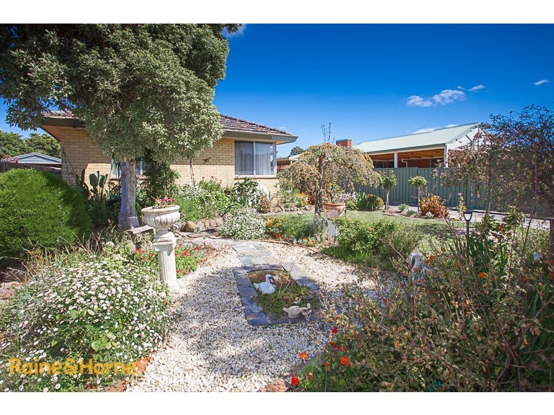 7 Melba Avenue, Sunbury VIC 3429